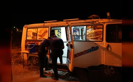 Denizli’de zabıta ekiplerinden hijyen kurallarına aykırı seyyar gıda tezgahlarına müdahale