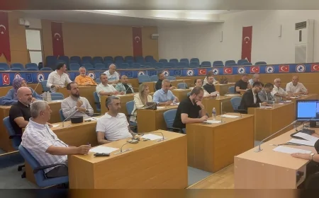 Düzce Belediye Meclisi olağanüstü toplandı, kredi ve enerji projeleri görüşüldü