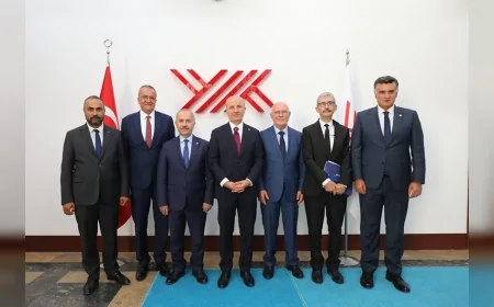 Rektör Prof. Dr. Ekrem Savaş, YÖK Başkanı Prof. Dr. Erol Özvar’ı ziyaret ederek Uşak Üniversitesi’nin akreditasyon başarısını aktardı