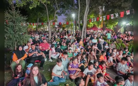 Adnan Menderes Parkı’nda Yeşilçam nostaljisi: “Gülen Gözler” filmi Keçiörenlileri buluşturdu