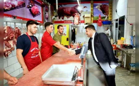 Selim Çırpanoğlu Kahramankazan Et AVM’de esnaf ve vatandaşlarla bir araya geldi