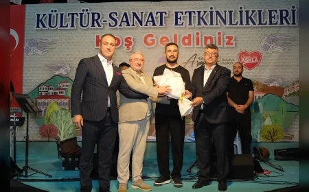 Çorum’da Mahalle Konserleri Rüstem Eren Parkı’nda başladı, İbrahim Sarıca sahne aldı!