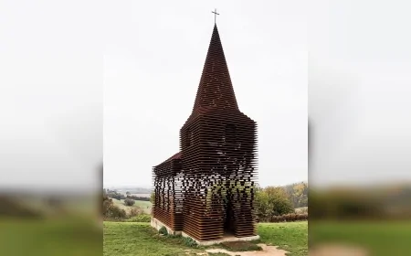 Belçika’nın Borgloon kentindeki şeffaf tasarımlı Doorkijkkerk kilisesi ilgi çekiyor