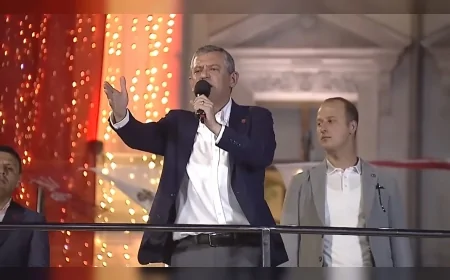 Özgür Özel Beyoğlu mitinginde: "Milletin iradesine darbe yapıldı, direnmeye devam edeceğiz"