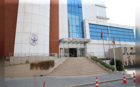 Çiğli Belediyesi üniversite öğrencilerine burs desteği için başvuruları başlattı