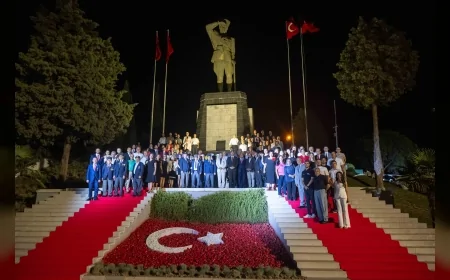 Bornova’da 30 Ağustos’un 103. yılı Cumhuriyet resepsiyonu ve gösterilerle kutlandı