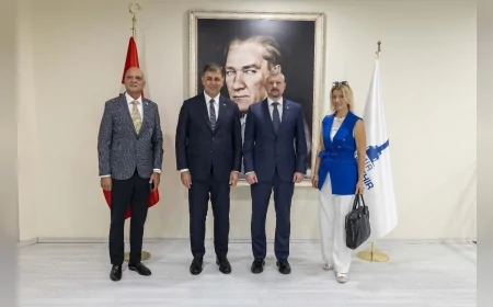 İzmir Büyükşehir Belediye Başkanı Cemil Tugay: “İzmir tarım, ticaret ve turizm alanlarında kendini geliştirmeye devam ediyor”