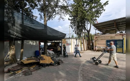 İzmir Büyükşehir Belediyesi, Buca Şirinyer Parkı’nda işgalci işletmeleri tahliye ederek kamusal alanı geri kazandırıyor