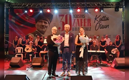 Kepez Belediye Başkanı Mesut Kocagöz: "Kepez’de bir çocuk bile üşümeyecek, Zafer Bayramı coşkusunu sanatla taçlandırıyoruz"