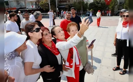 CHP Manisa İl Başkanlığı 30 Ağustos Zafer Bayramı’nı alternatif törenle kutladı