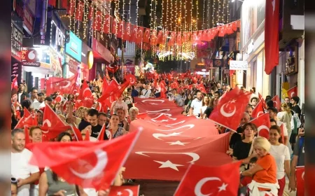 Giresun’da 30 Ağustos Zafer Bayramı coşkusu: Fener Alayı ve Bayrak Yürüyüşüyle şehir kırmızı beyaza büründü