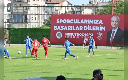 Kepez Belediye Başkanı Mesut Kocagöz, Kepezspor-Karaman FK maçını tribünden takip etti