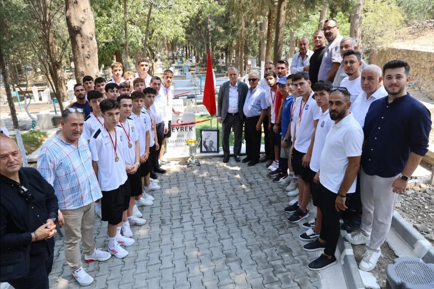 Yunusemre Belediyespor U17 Takımı Türkiye Şampiyonluğunu Ferdi Zeyrek’in Anısına Adadı!