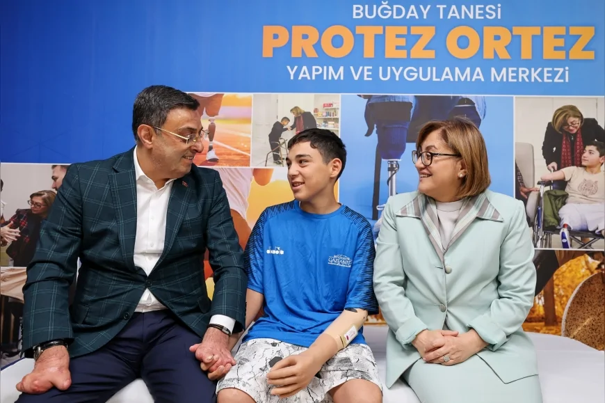 Doğuştan kolu olmayan Mehmet Efe’nin hayali, Gaziantep Büyükşehir Belediyesi'nin protez desteğiyle gerçek oldu
