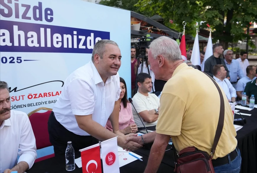 Keçiören Belediye Başkanı Mesut Özarslan mahalle mahalle dolaşıyor, halkın taleplerini yerinde dinliyor