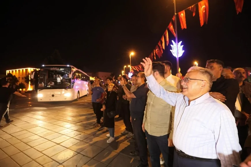 Memduh Büyükkılıç, TÜGVA Şenliği için İstanbul’a Giden Bin Kişilik Genç Heyeti Uğurladı