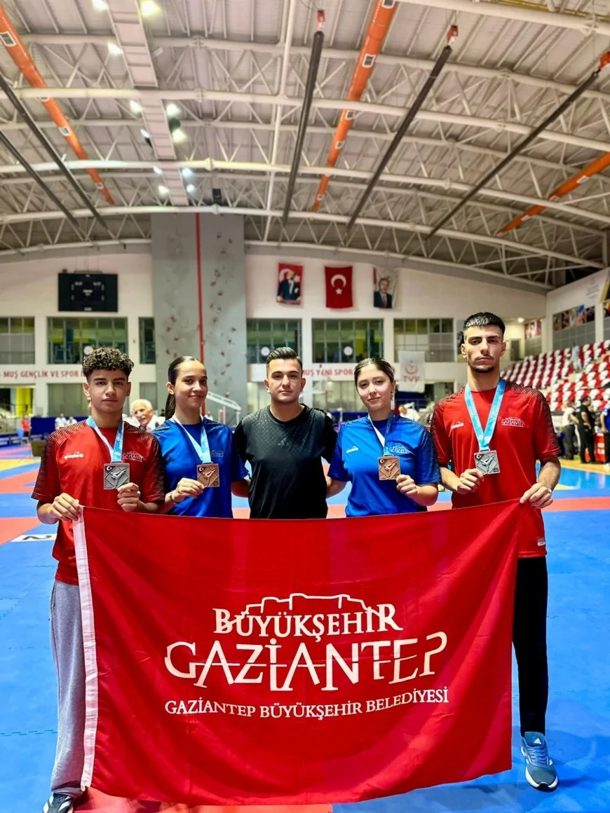 Gaziantep Büyükşehir'e bağlı sporcular, sağlık ekipleri ve eğitim birimleri sahada aktif görev yapıyor