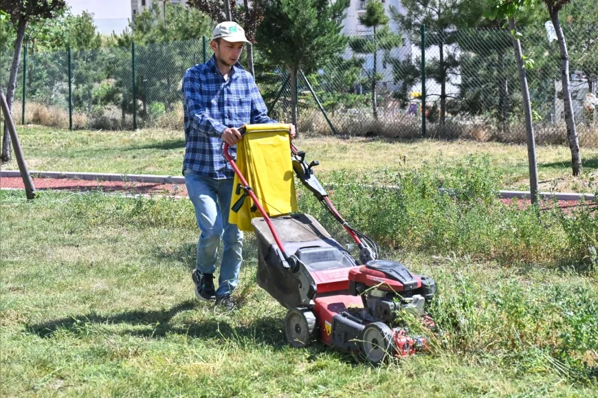 Altındağ'da yaz aylarında park bakım çalışmaları hız kazandı, temiz ve yeşil alanlar vatandaşlara nefes aldırıyor