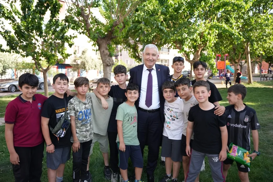 Kemalpaşa'da 17 yeni mini futbol sahası projesi başladı: Gençler için güvenli spor alanları yaygınlaşıyor