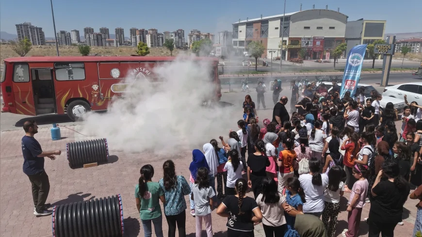 Kayseri Büyükşehir'den gençlere afet ve yangın güvenlik eğitimiyle dirençli kent vizyonu