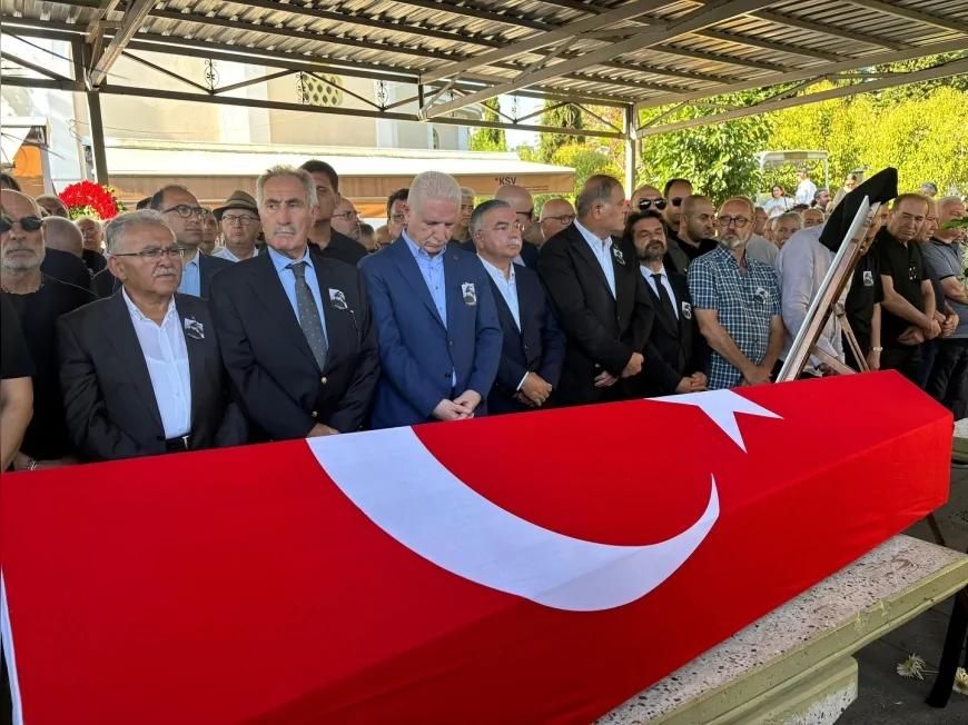 Büyükkılıç, 89 yaşında vefat eden ÇEKÜL Vakfı kurucusu Metin Sözen'in cenazesine katıldı