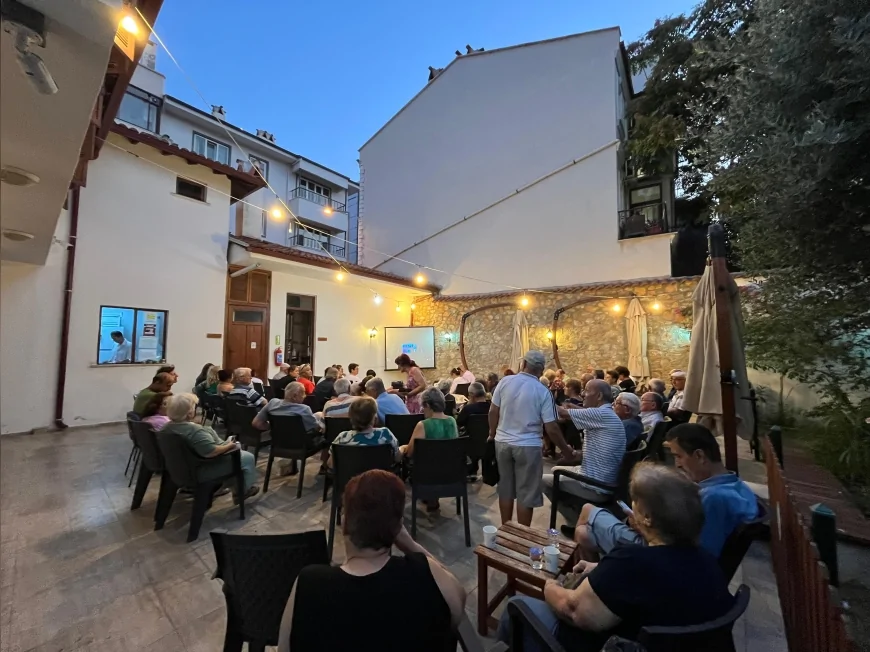 Muğla’da 100 Yaş Evi Üyeleri Yazlık Sinema Günlerinde Nostaljik Buluşmalar Yaşıyor