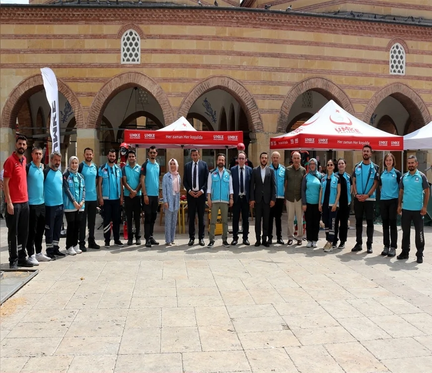 Kastamonu’da UMKE Haftası Etkinliğinde Ekipman, Araç ve Malzeme Sergisi Vatandaşlarla Buluştu