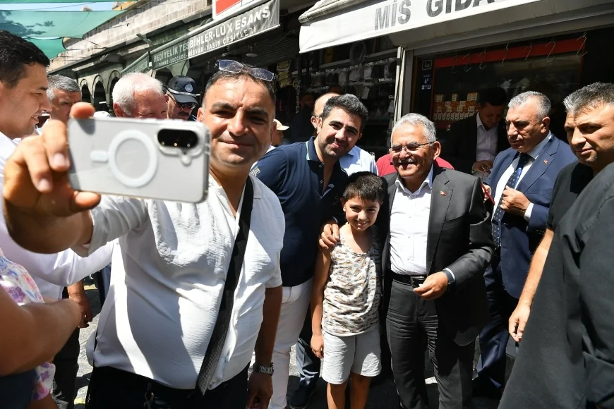 Memduh Büyükkılıç Cami Kebir’de esnaf ve vatandaşla bir araya geldi