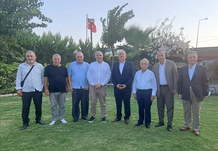 İzmir’de Pazarspor yararına düzenlenen geceye yoğun katılım sağlandı