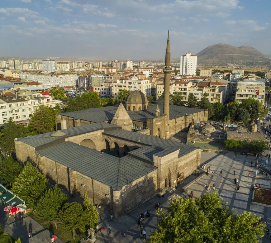 Kayseri Büyükşehir Belediyesi, eğitim şehri kimliğini bilimsel makalelerle pekiştiriyor