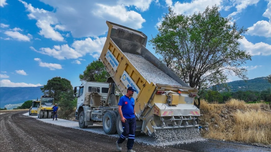 Denizli Büyükşehir Belediyesi 2025 asfalt sezonunda 200 kilometrelik yol çalışması yürütüyor