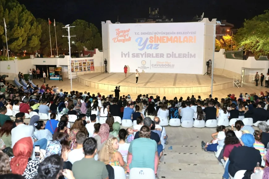 Denizli’de “Yaz Sinema Akşamları” binlerce kişinin katılımıyla devam ediyor