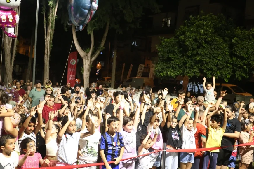 Sahne Kepez etkinliği Ulus Mahallesi’nde yaz akşamına festival havası kattı