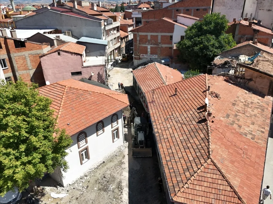 Çorum’un tarihi Dr. Pertevbey Sokakları baştan sona yenileniyor, çalışmalar hızla ilerliyor!