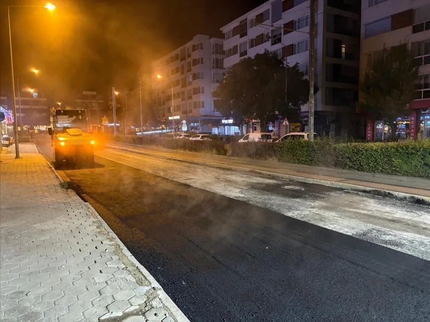 Eskişehir’de Salih Bozok Caddesi’nde gece yapılan asfalt yenileme çalışması tamamlandı