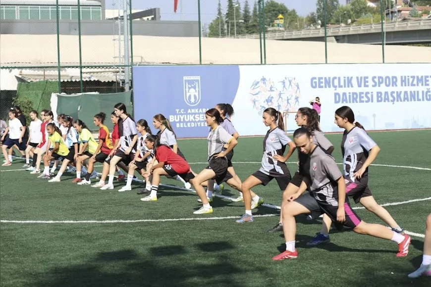 ABB’den ücretsiz Kız Futbol Okulu: 7-13 yaş arası 110 kız çocuğu profesyonel antrenmanlarla sahada