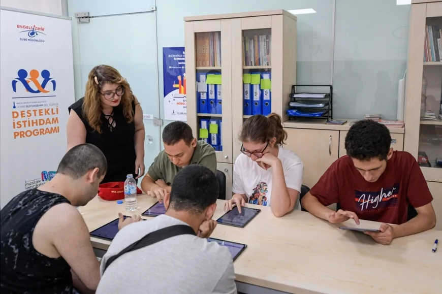 Nöroçeşitli gençlere istihdam köprüsü: İŞ İN programı İzmir’de ikinci grup eğitimlerine devam ediyor
