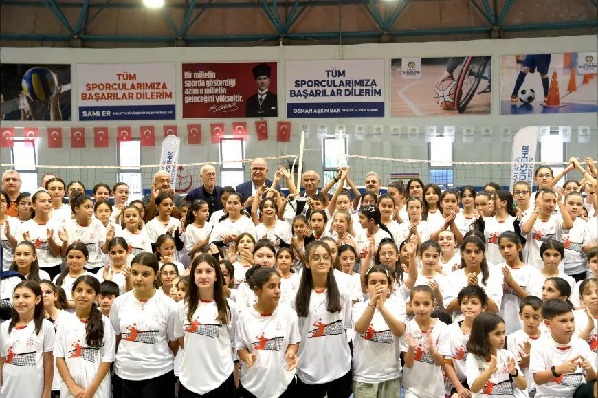 Malatya’da Fabrika Voleybol Okulu açıldı, Büyükşehir 35 dönüm araziyi Voleybol Lisesi’ne tahsis etti