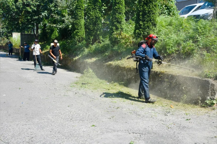 Giresun’da Park ve Yeşil Alanlarda Yabani Ot Temizliği Yoğun Tempoyla Sürüyor
