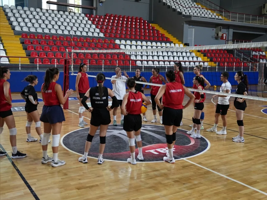 Denizli Büyükşehir Belediyespor, 10 transfer ve yeni başantrenörle Sultanlar Ligi hedefine kilitlendi