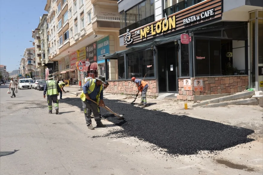 Kahramankazan’da yol ve kaldırım onarım çalışmaları devam ediyor
