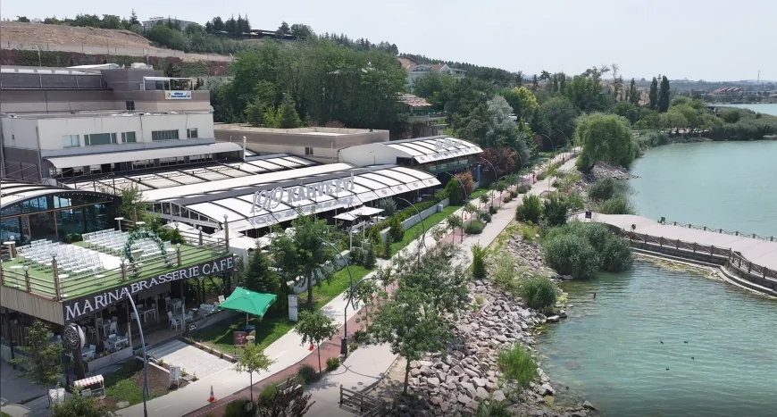 Gölbaşı Belediyesi, Mogan Gölü sahil yolundaki işgalleri kaldırarak yeşil alanları halka açtı