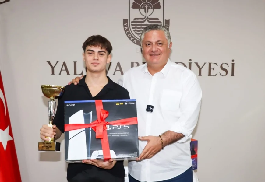 Yalova’da FC 25 Tekli Eleme Turnuvası sona erdi, kupalar sahiplerini buldu
