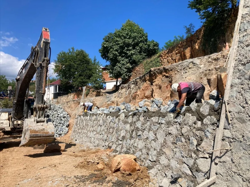 Ordu Fatsa’da heyelan riskine karşı 100 metrelik taş duvar çalışması sürüyor