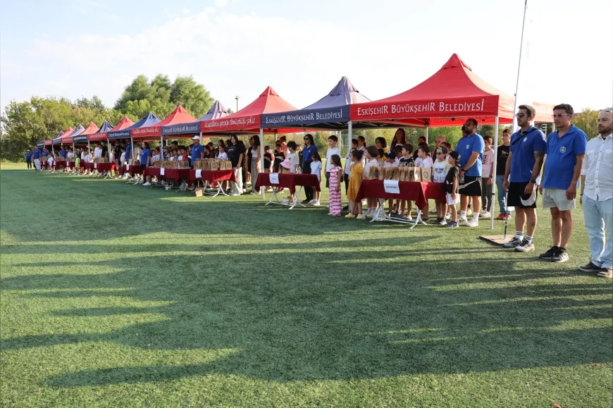 Eskişehir’de 400’ü aşkın çocuk yaz tatilini 11 farklı branşta spor eğitimiyle tamamladı
