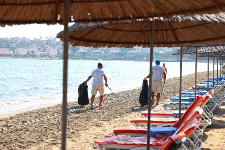 Çeşme Belediyesi 19 Plajda 7 Gün 24 Saat Temizlik Çalışmalarını Sürdürüyor