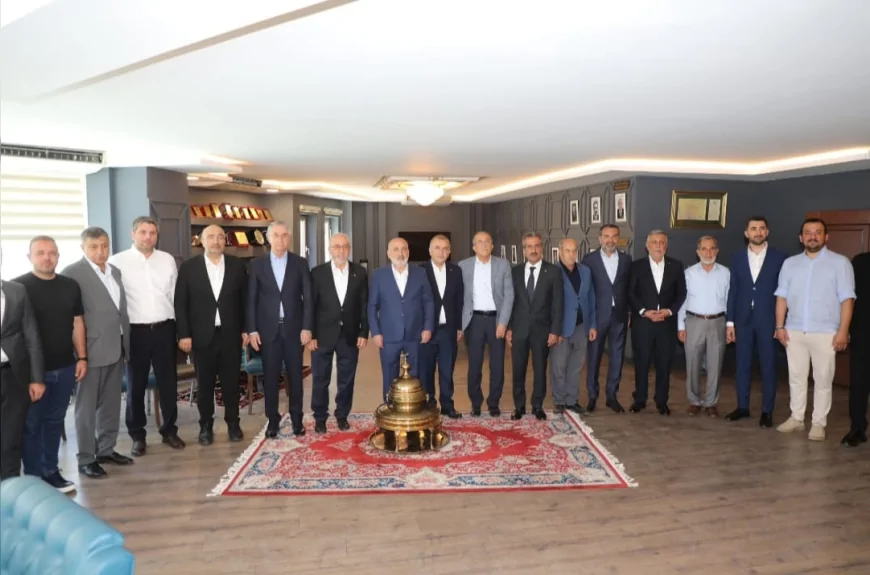 İçişleri ve Milli Savunma Bakan Yardımcıları Elazığ Ticaret Borsası’nı ziyaret ederek çalışmaları inceledi