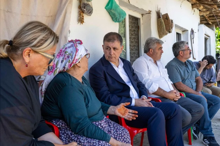 İzmir Büyükşehir Belediye Başkanı Cemil Tugay, Yangında Hayatını Kaybeden Orman Görevlisi Ragıp Şahin’in Ailesini Ziyaret Etti