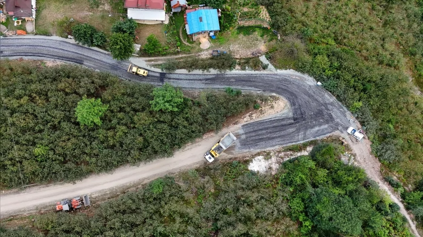 Ordu Ünye Ağıdere Mahallesi’nde yıllardır beklenen yol asfaltla buluştu