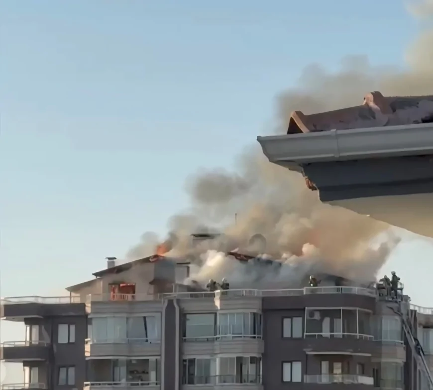 Ankara'da bir binanın çatı katında yangın çıktı